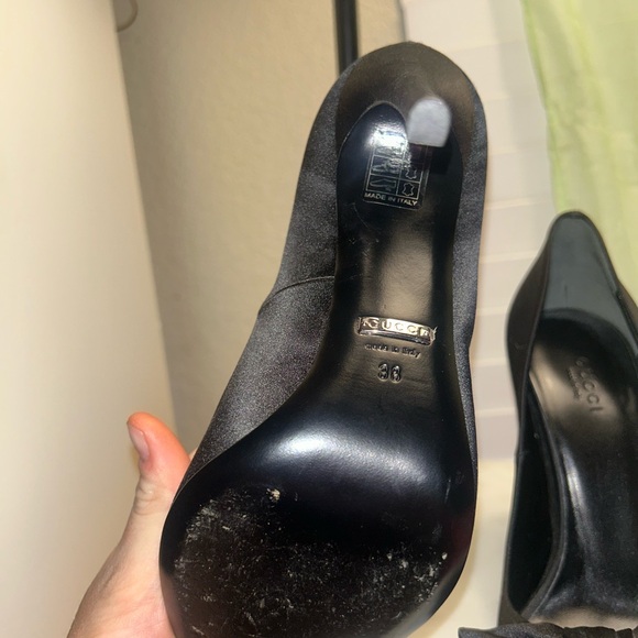 Gucci Black Bow Satin Heels - Picture 2 of 3